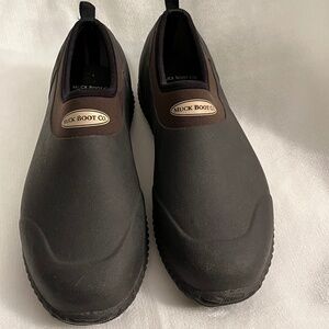 NWOT Muck Boot Co. Brown Waterproof Shoes Size 8